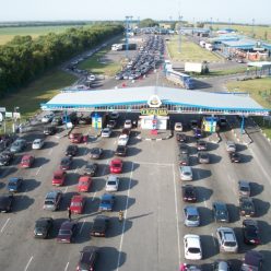 Украина закручивает гайки: въезд в Россию только по загранпаспортам