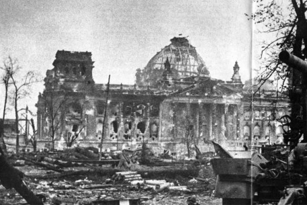 Прелюдия к власти Гитлера: поджог Рейхстага 27.02.1933