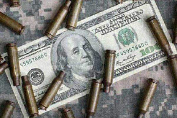 Деньги на войне. Получают солдаты России и Украины